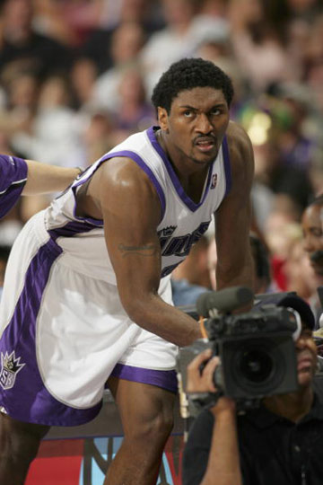 阿姆拉巴特：安东尼不该吃红牌，他并非故意踢对方面部（阿姆拉巴特为安东尼鸣不平：踢中对方面部非故意，红牌判罚不当）