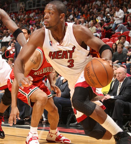 30000分大关谁能破？哈登接近100%，库里还有一线生机，威少0%（三万分大关谁能闯？哈登胜算近100%，库里尚有一线生机，威少基本无望）