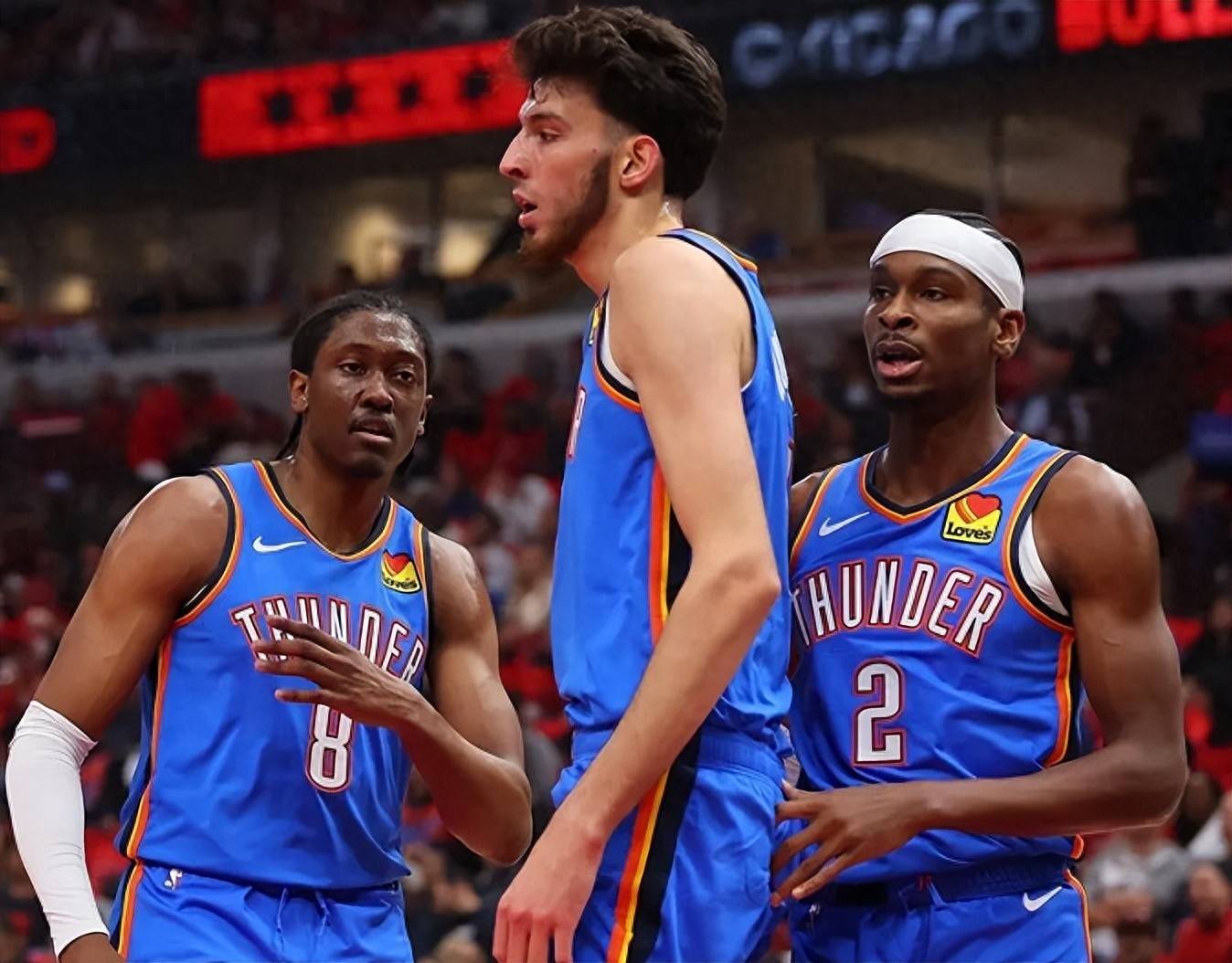 爱德华兹赛季第4次轰下40+，仅次于东契奇5次（爱德华兹本季第4次砍下40+，仅落后东契奇的5次）