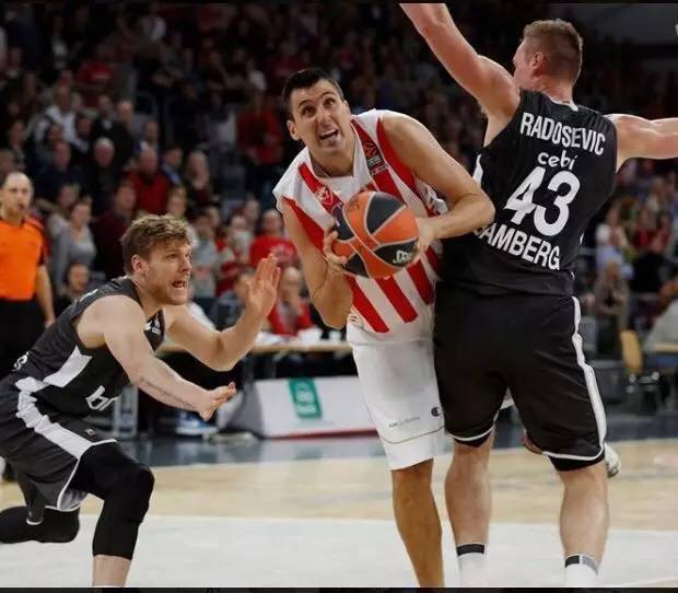 剑南春｜米兰连丢两球2-2帕尔马，莱奥点射，萨56贴地斩破门（剑南春｜米兰先丢两球后2-2战平帕尔马，莱奥点球命中，萨第56分钟贴地斩破门）