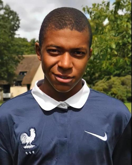 官方：皇马女足20岁前锋卡拉-卡马乔加盟布莱顿女足（官方：布莱顿女足签下皇马女足20岁前锋卡拉-卡马乔）